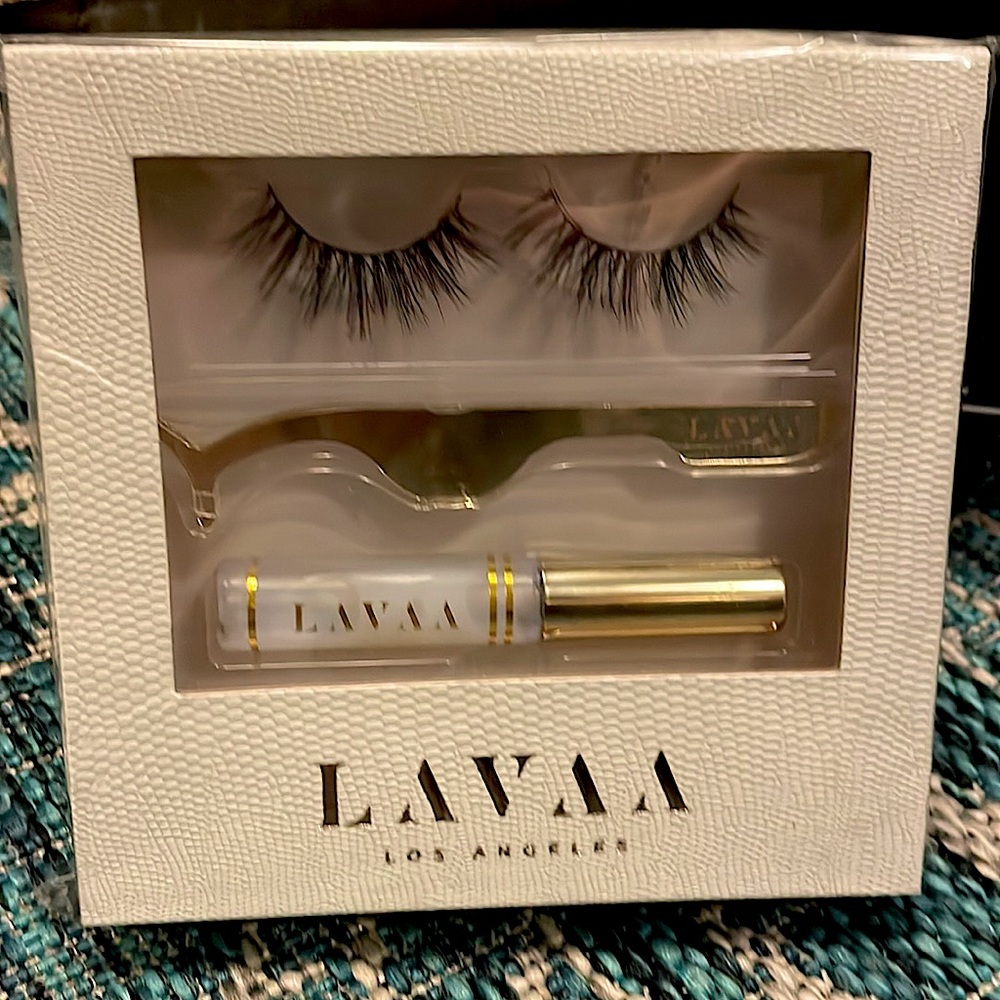 LAVAA LASHES- Flirty Lash Set